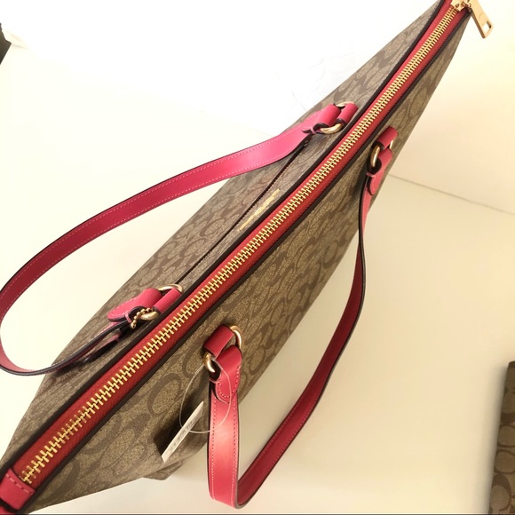 SOLD Coach Gallery Tote in Signature canvas and Fuchsia Pink Purse - Picture 5 of 8
